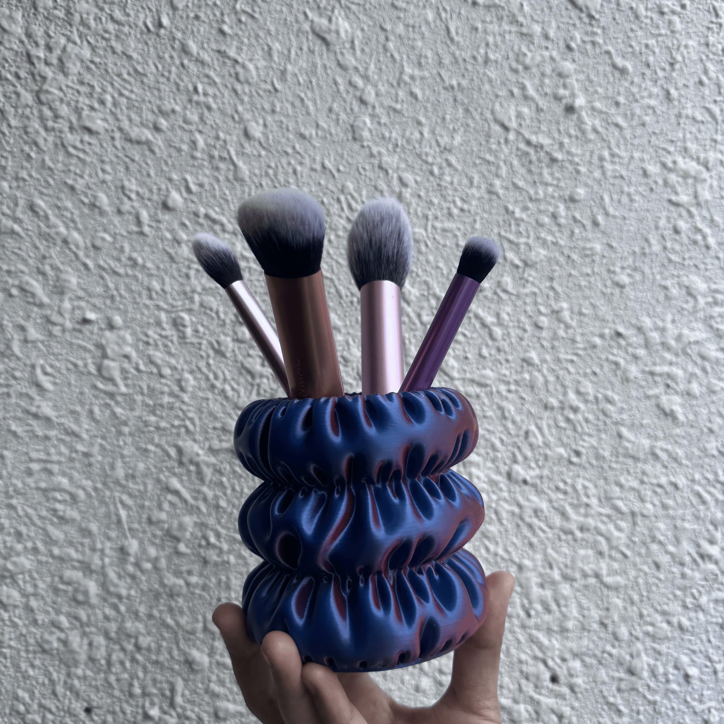 Puff Vanity Pot — colour-changing 3D printed makeup brush & desk holder