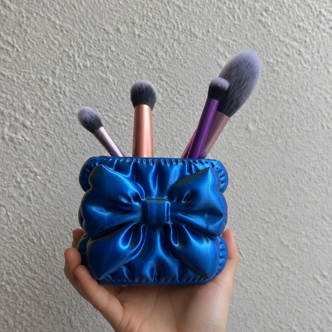 Bowtie Vanity Pot — colour-changing 3D printed makeup brush & desk holder