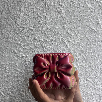 Bowtie Vanity Pot — colour-changing 3D printed makeup brush & desk holder