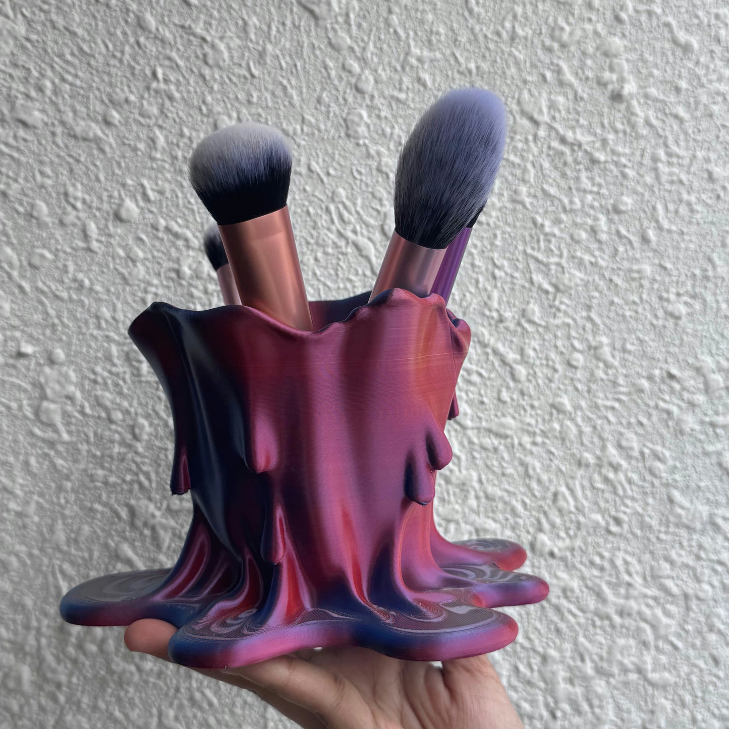 Melting Vanity Pot — colour-changing 3D printed makeup brush & desk holder