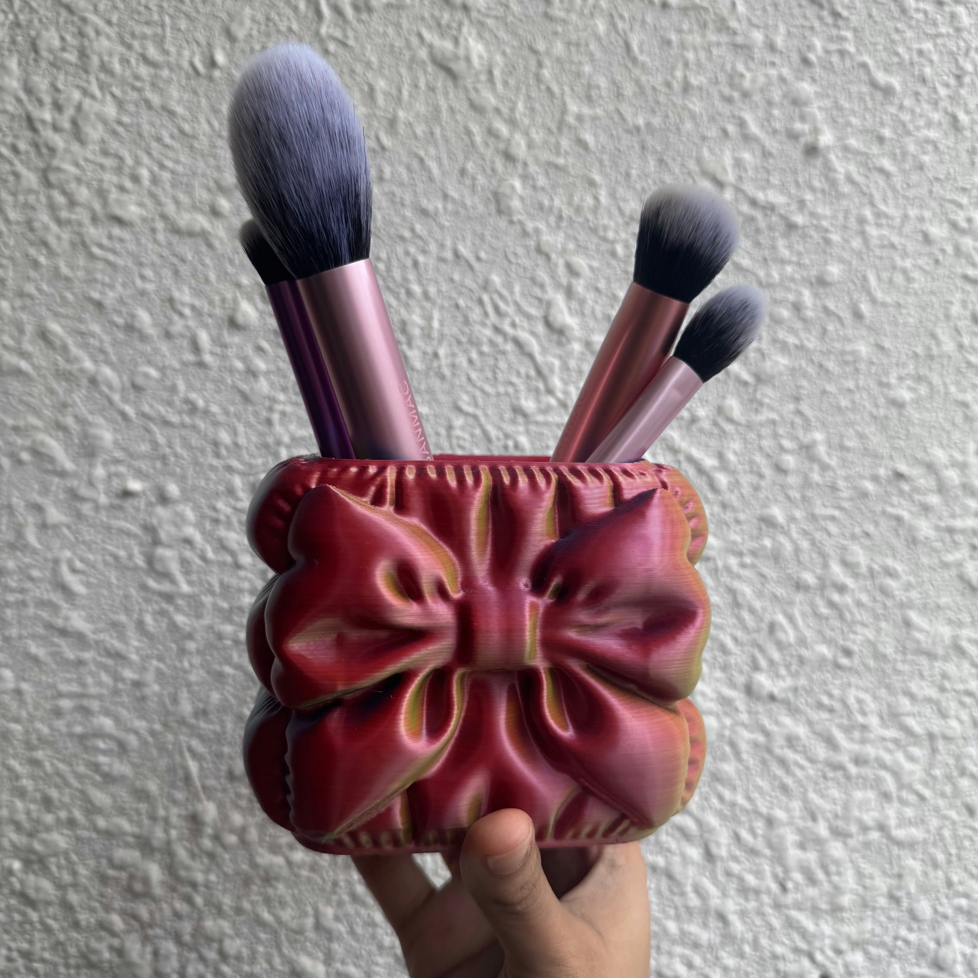 Bowtie Vanity Pot — colour-changing 3D printed makeup brush & desk holder
