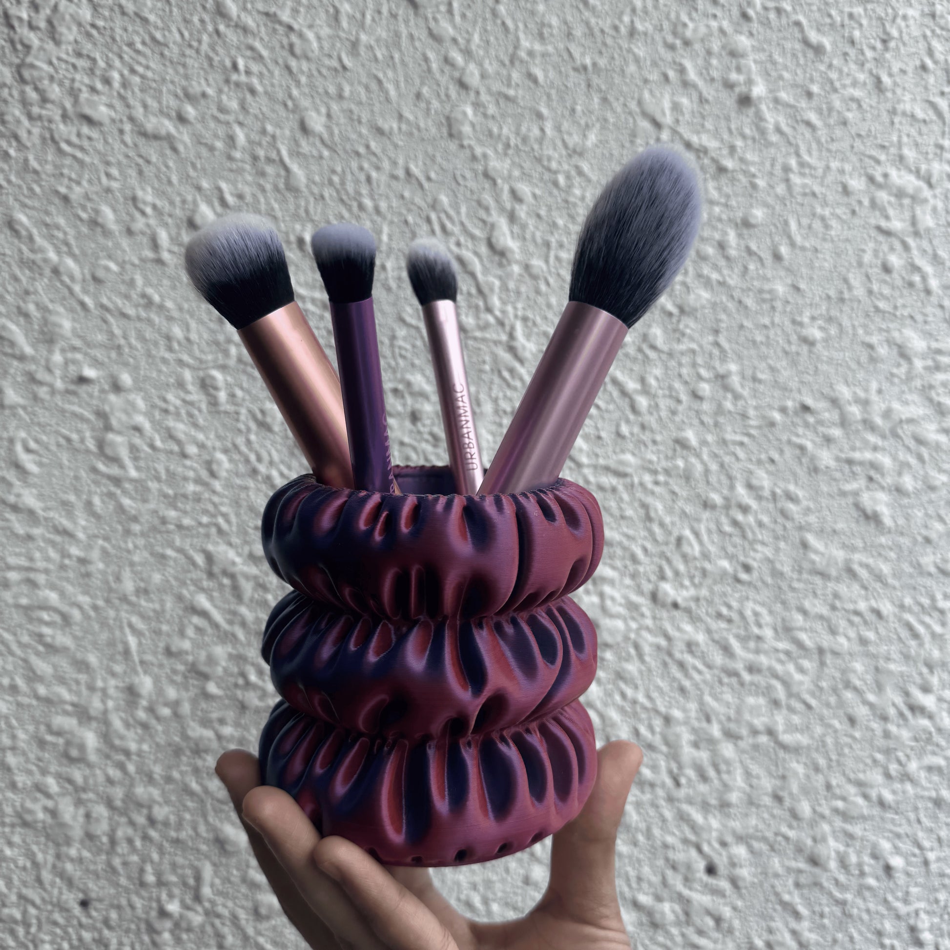 Puff Vanity Pot — colour-changing 3D printed makeup brush & desk holder