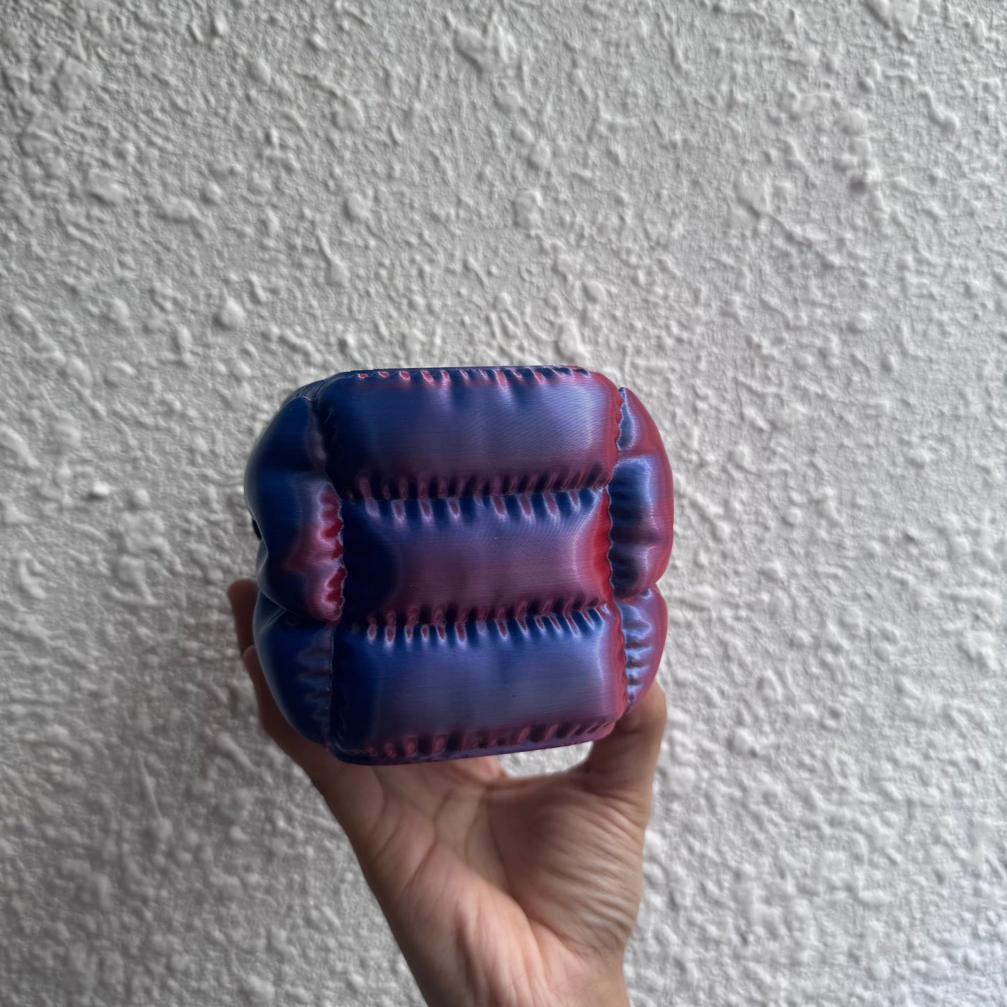 Bowtie Vanity Pot — colour-changing 3D printed makeup brush & desk holder