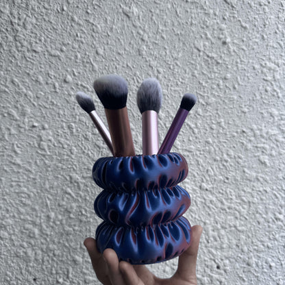 Puff Vanity Pot — colour-changing 3D printed makeup brush & desk holder