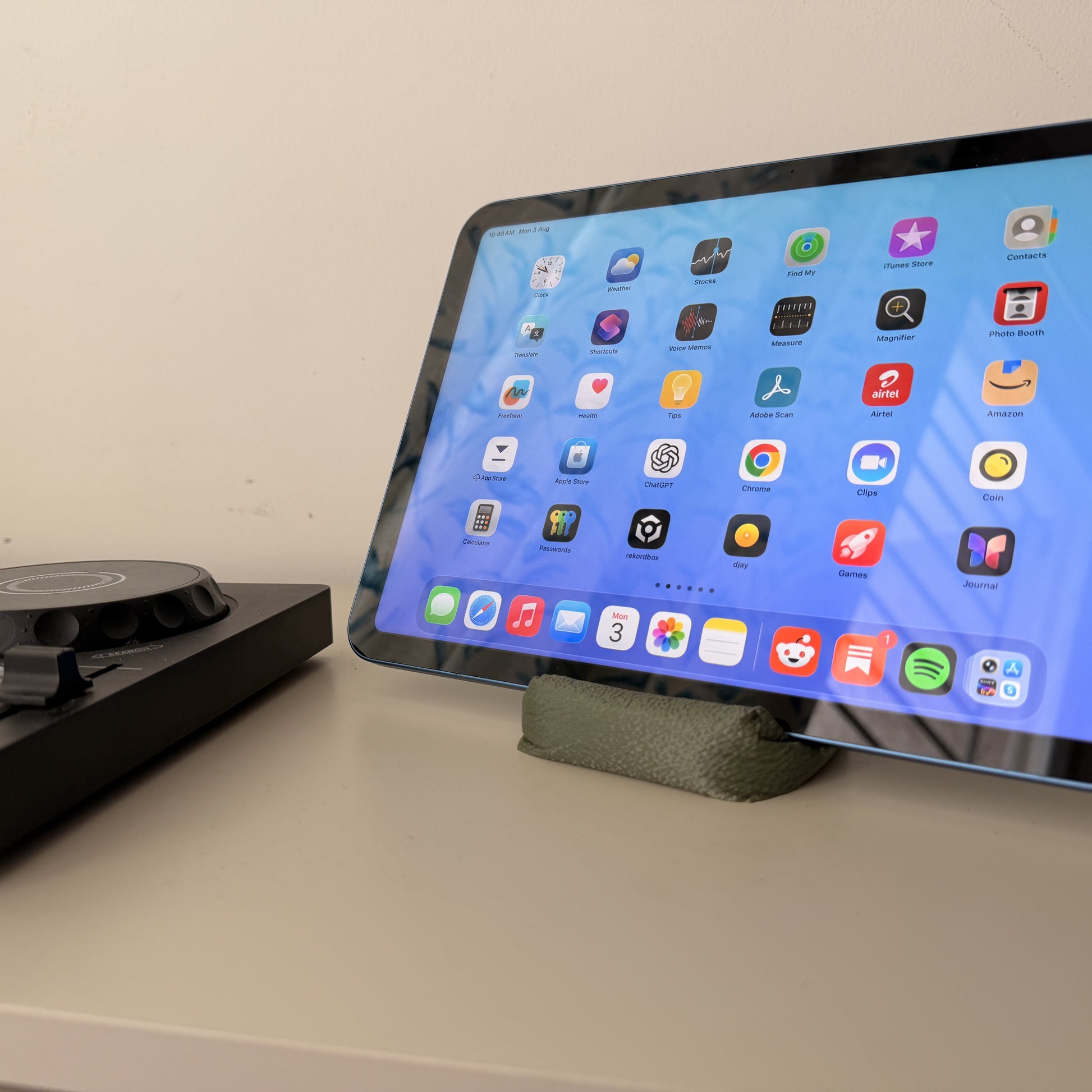 Cushion Bean Pod in green holding a tablet