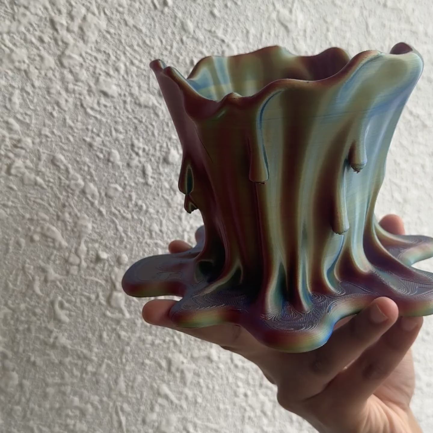 Melting Vanity Pot — colour-changing 3D printed makeup brush & desk holder